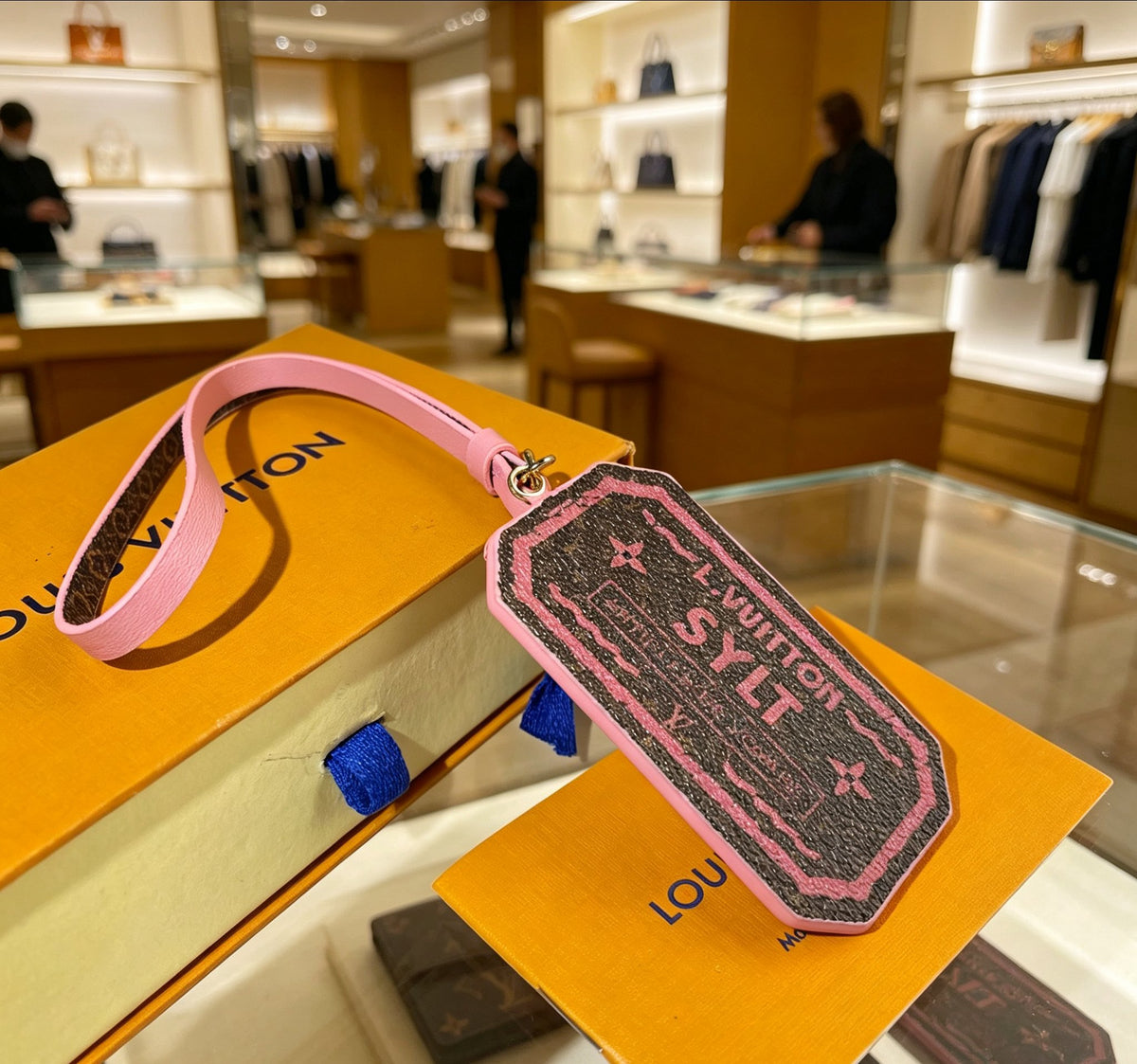 Louis Vuitton SYLT Pink Monogram Leather Luggage Tag - album image 2