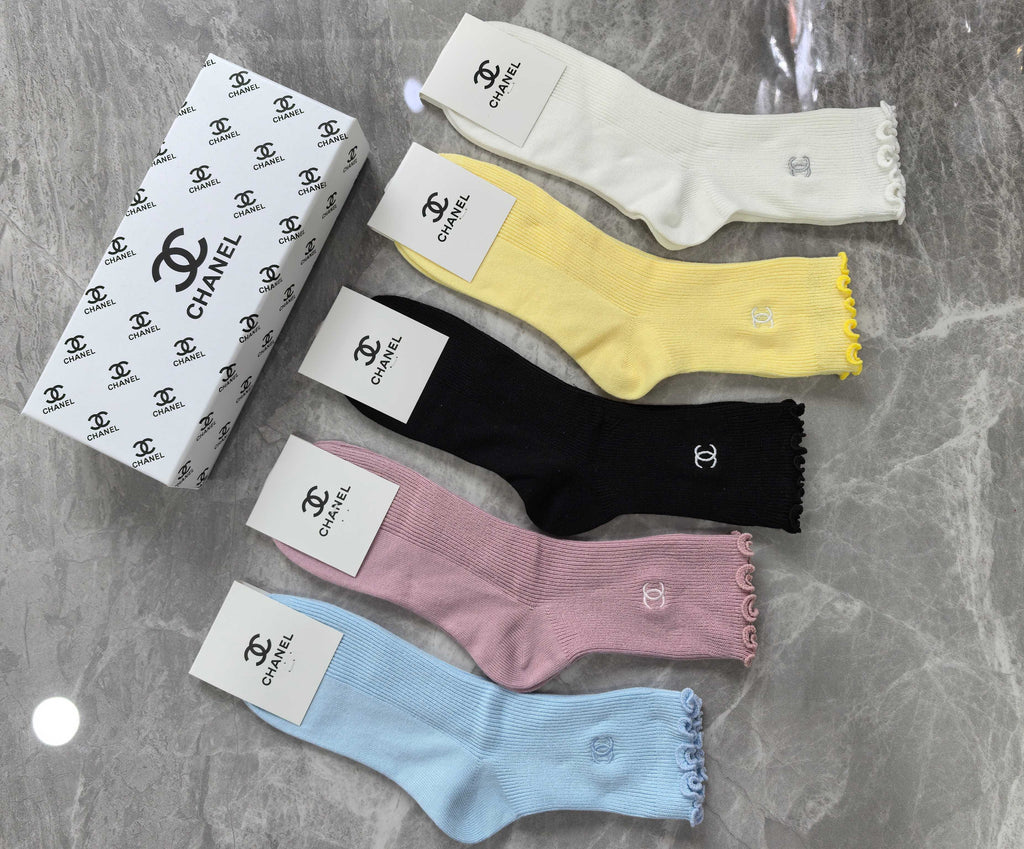 Chanel pastel scalloped cuff crew socks - view 5