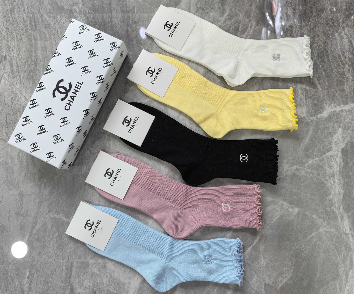 Chanel pastel scalloped cuff crew socks - view 5