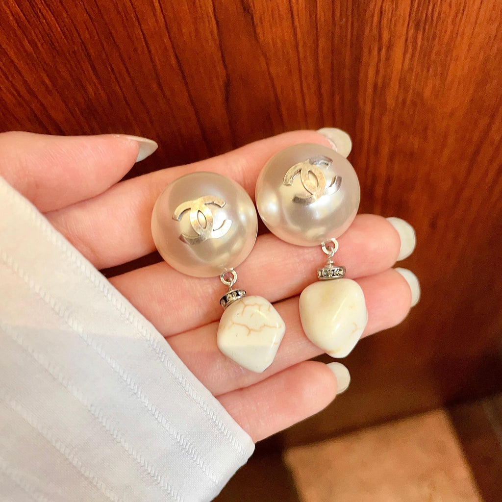 Chanel Interlocking C Pearl Earrings - album image 4