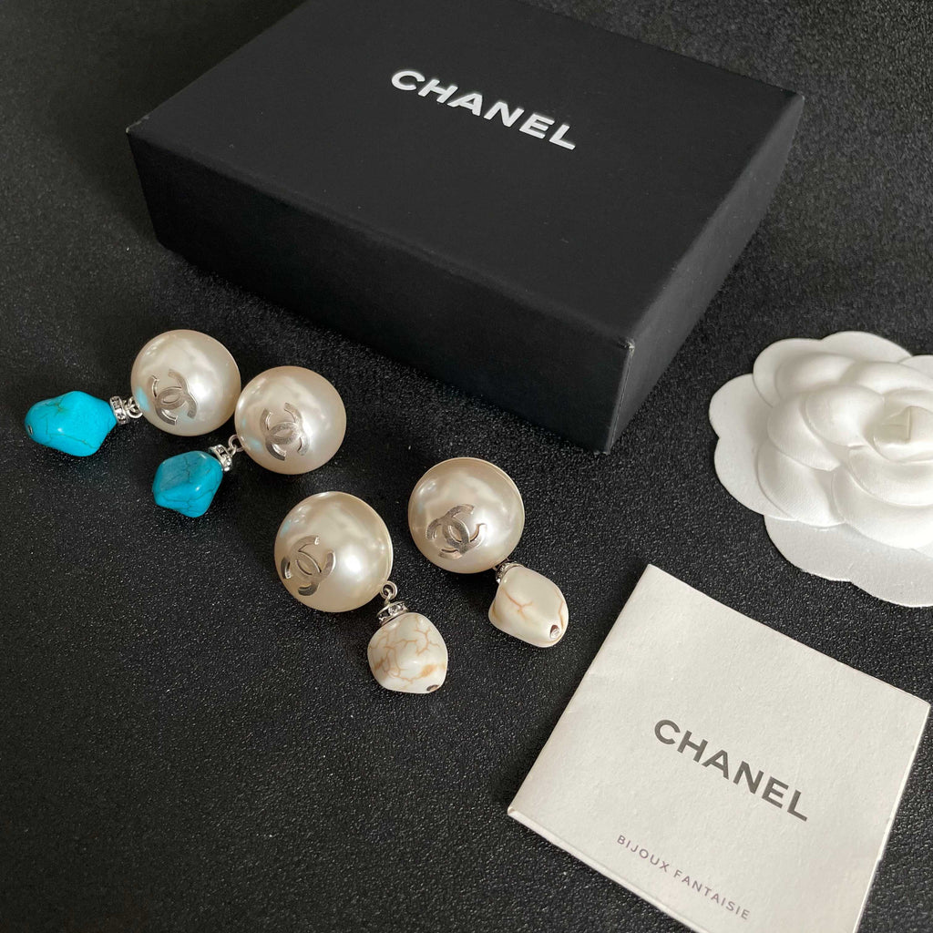 Chanel Interlocking C Pearl Earrings - album image 10
