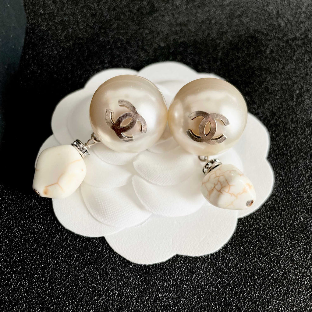 Chanel Interlocking C Pearl Earrings - album image 8