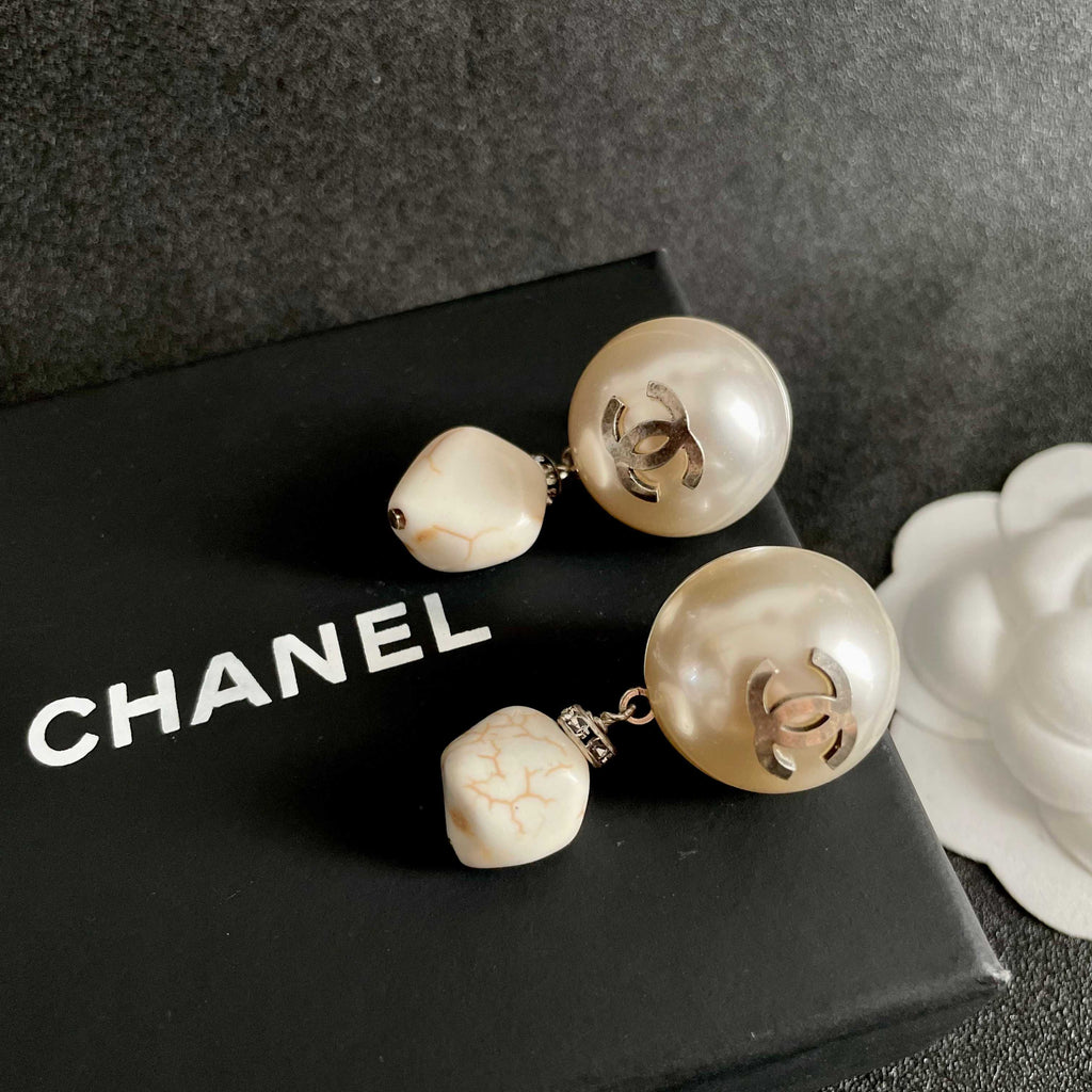 Chanel Interlocking C Pearl Earrings - album image 9