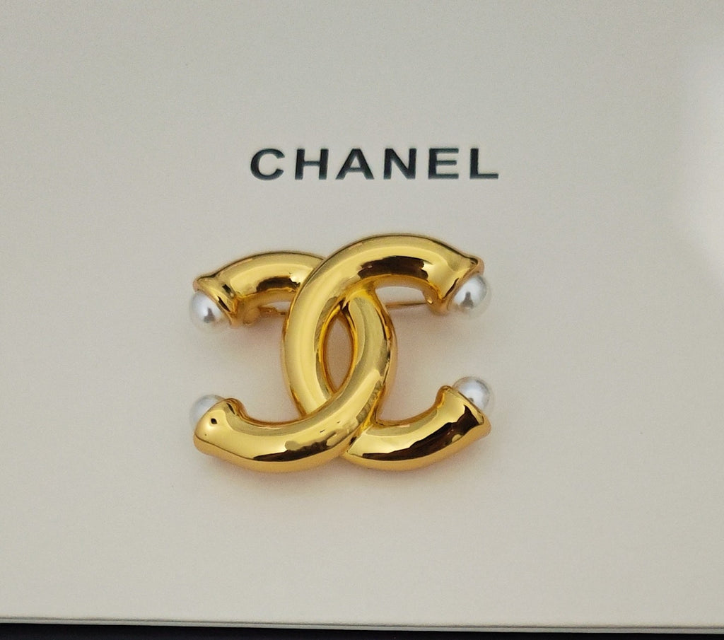 Chanel Pearl Polished Brooch - album image 4