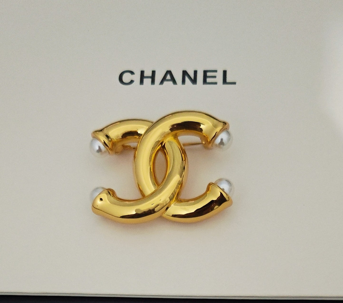 Chanel Pearl Polished Brooch - album image 4