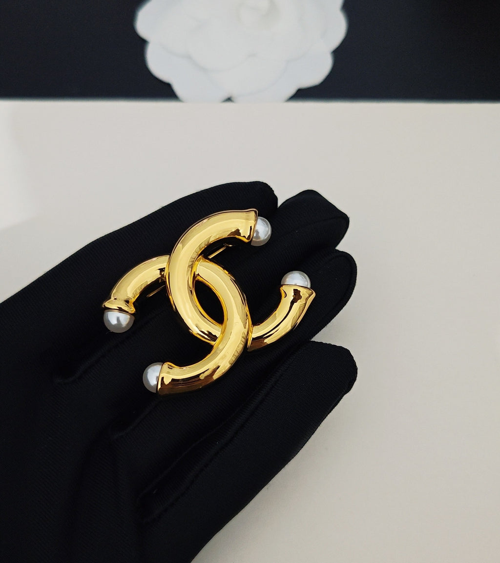 Chanel Pearl Polished Brooch - album image 2