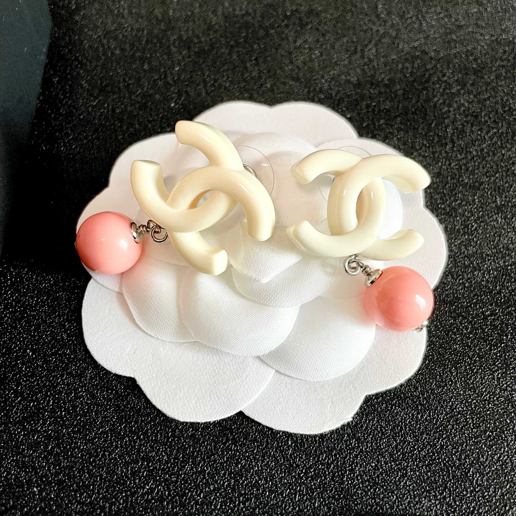 Chanel Interlocking C Pearl Earrings - album image 8