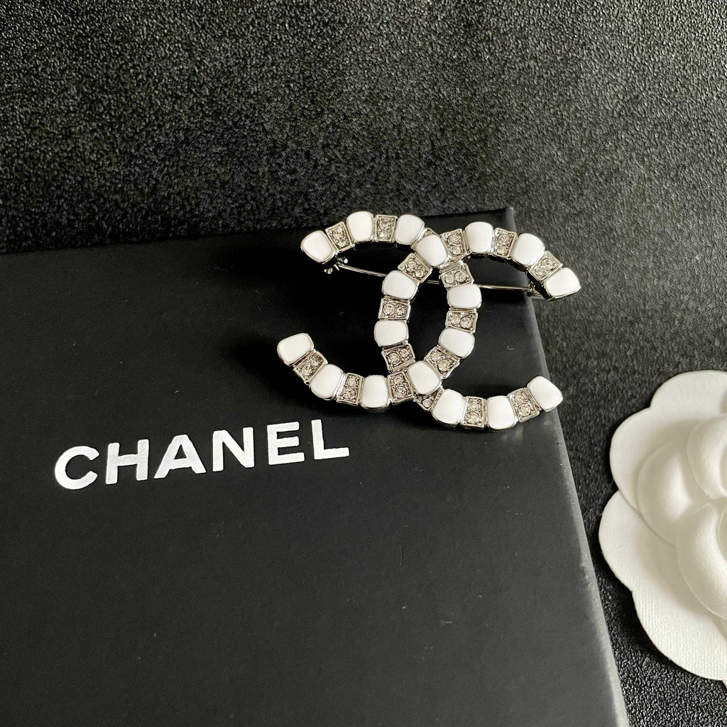 Chanel Silver-Tone Pearl CC Brooch - album image 9