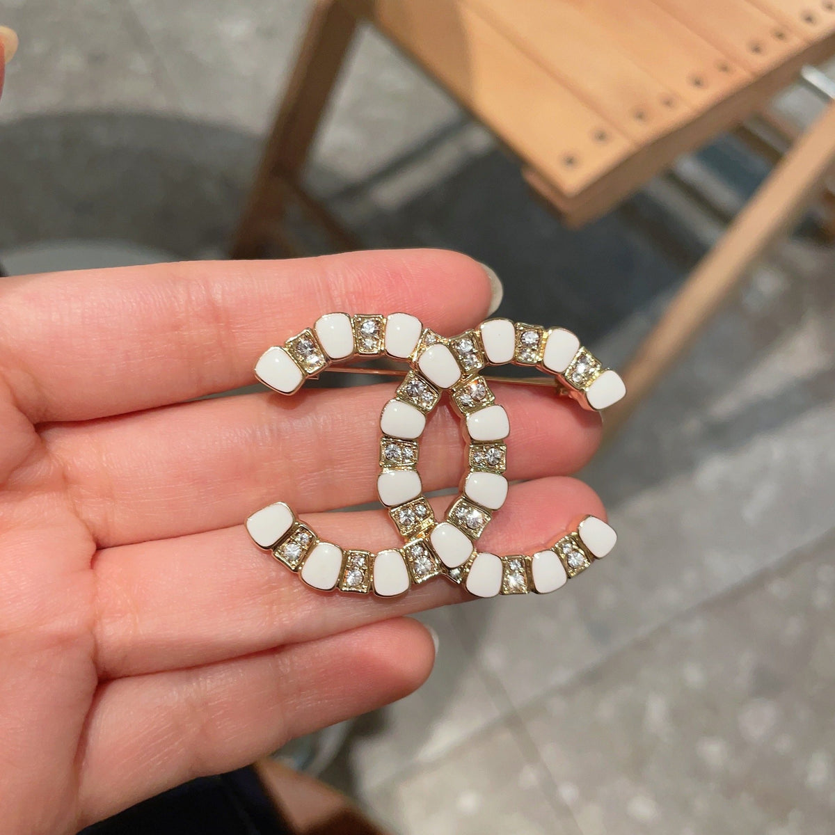 Chanel Gold-Tone Pearl CC Brooch - album image 4