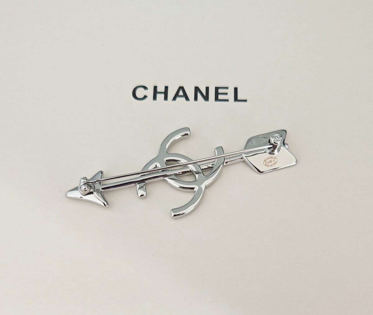 Chanel Arrow Gold-Tone Brooch - album image 4