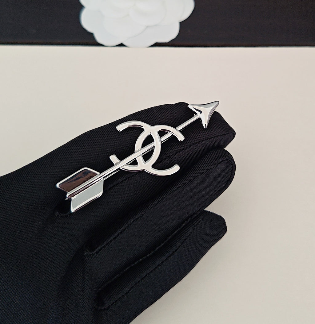 Chanel Arrow Gold-Tone Brooch - album image 2