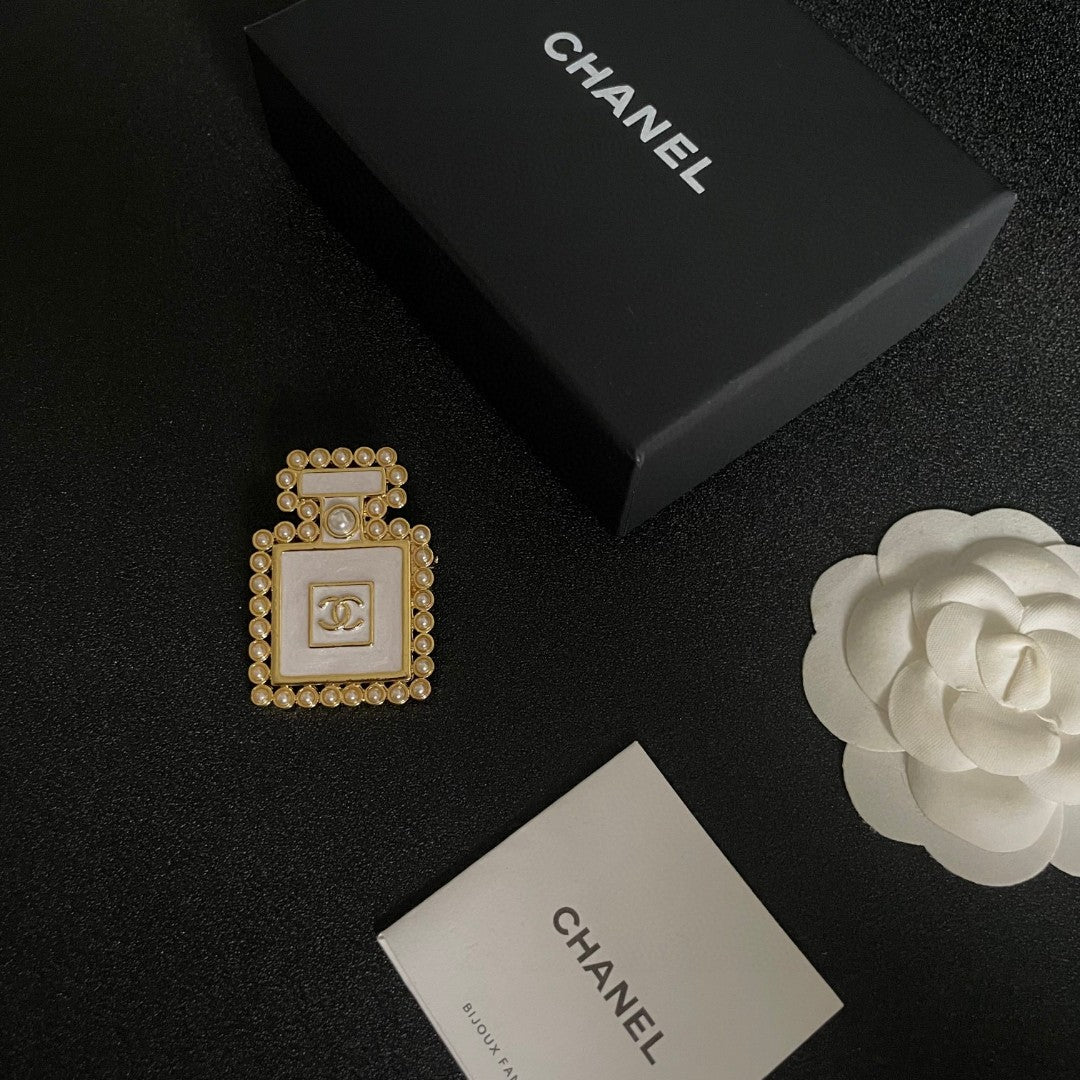 Chanel Interlocking C Perfume Bottle Pearl Brooch - album image 5