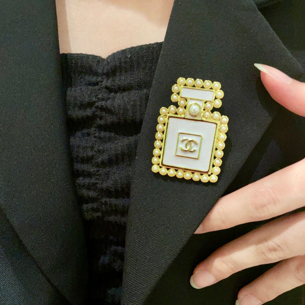 Chanel Interlocking C Perfume Bottle Pearl Brooch - album image 1