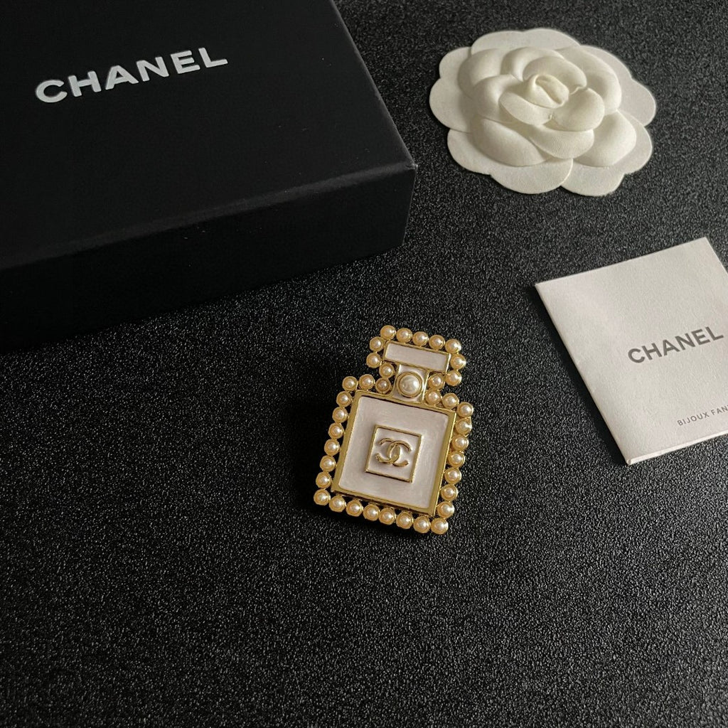 Chanel Interlocking C Perfume Bottle Pearl Brooch - album image 6