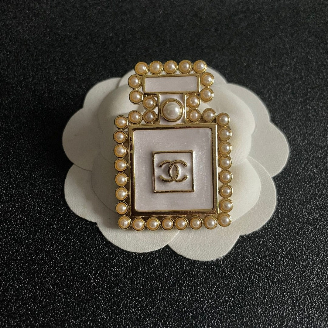 Chanel Interlocking C Perfume Bottle Pearl Brooch - album image 8