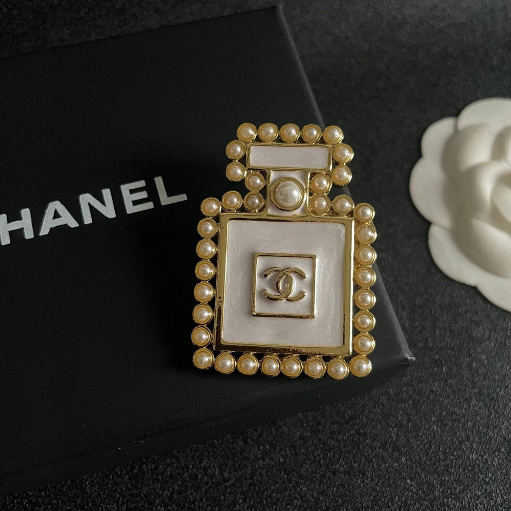 Chanel Interlocking C Perfume Bottle Pearl Brooch - album image 9
