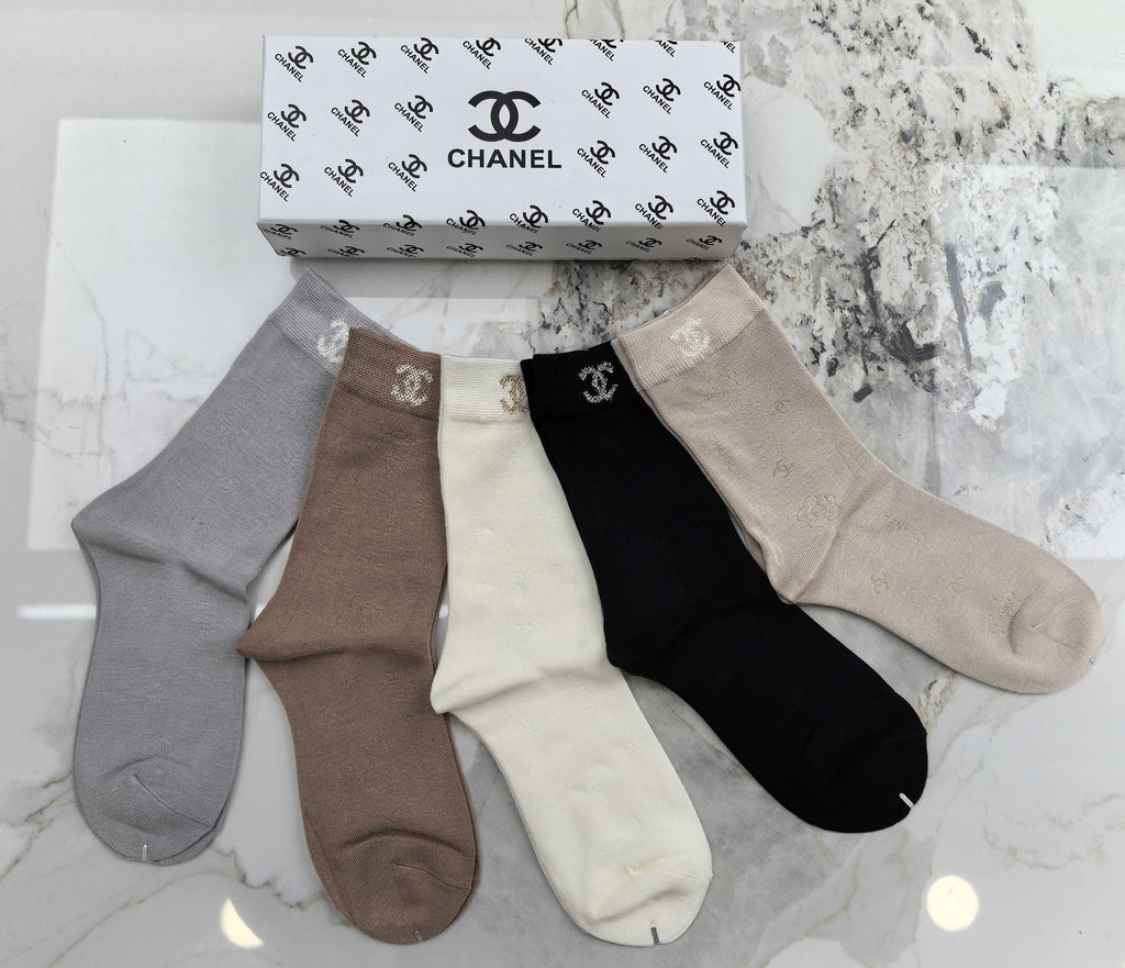 Chanel soft neutral small emblem crew socks - view 4