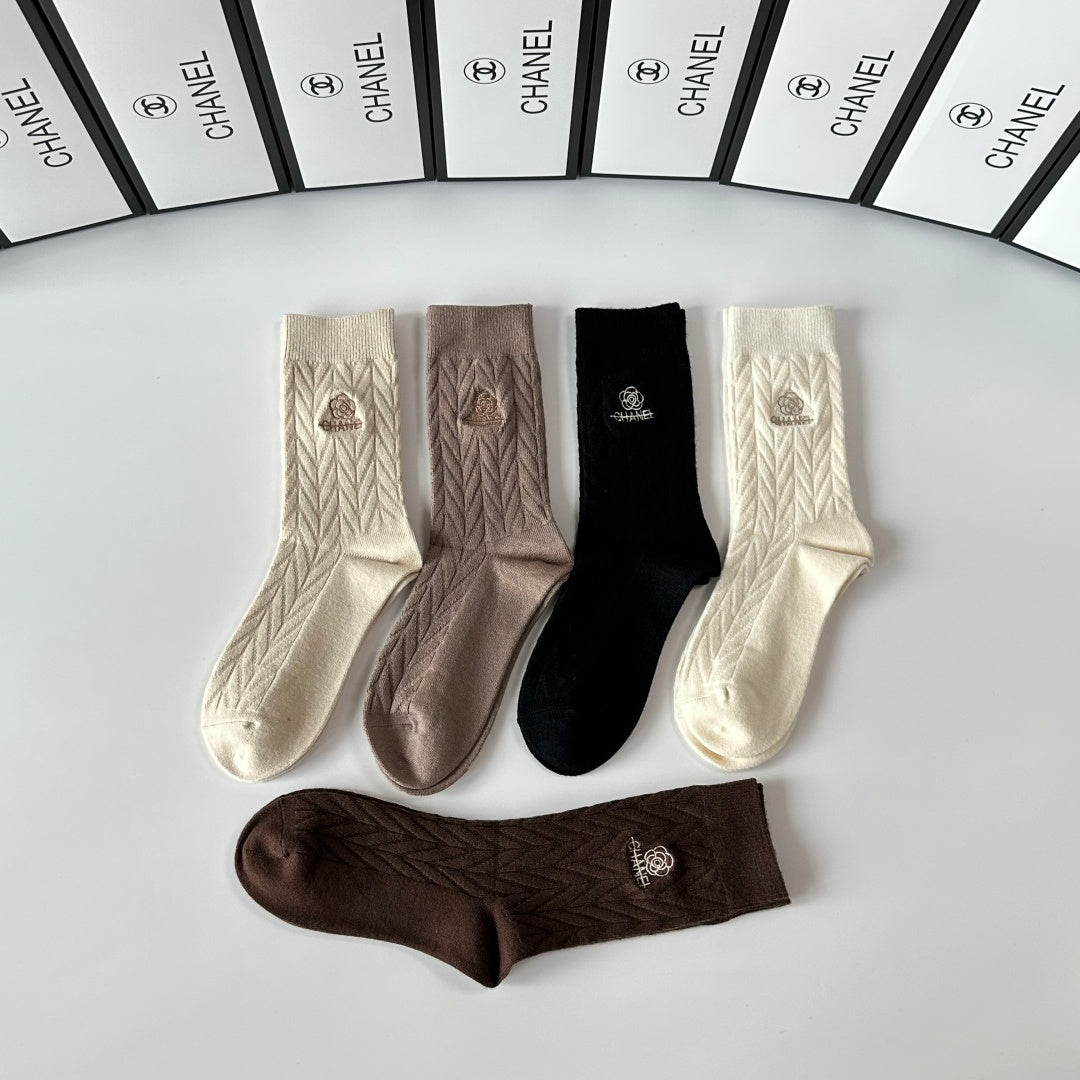 Chanel cable knit earth tone pattern crew socks - view 3