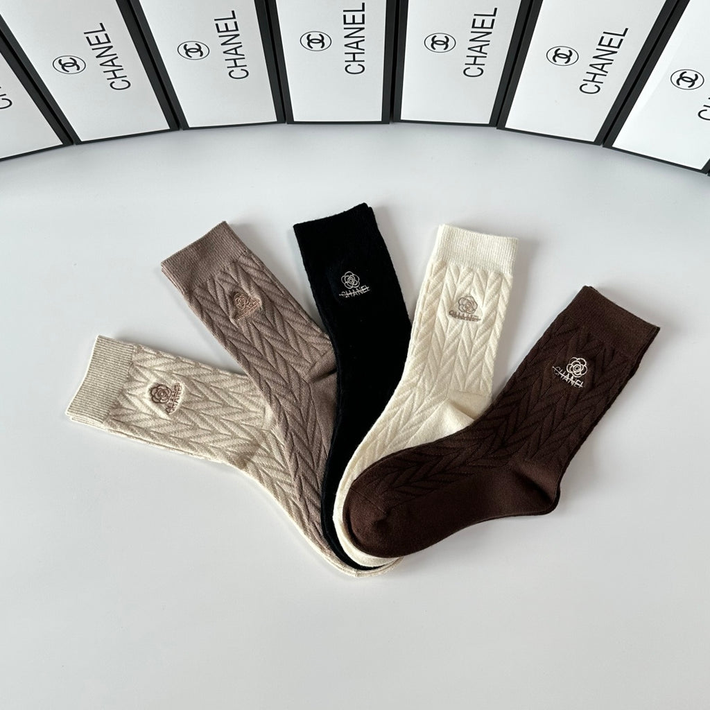 Chanel cable knit earth tone pattern crew socks - view 6