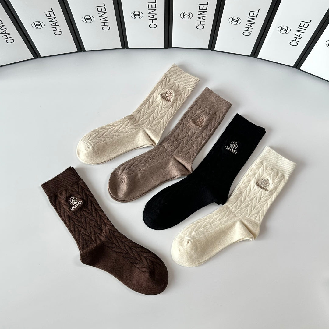 Chanel cable knit earth tone pattern crew socks - view 4