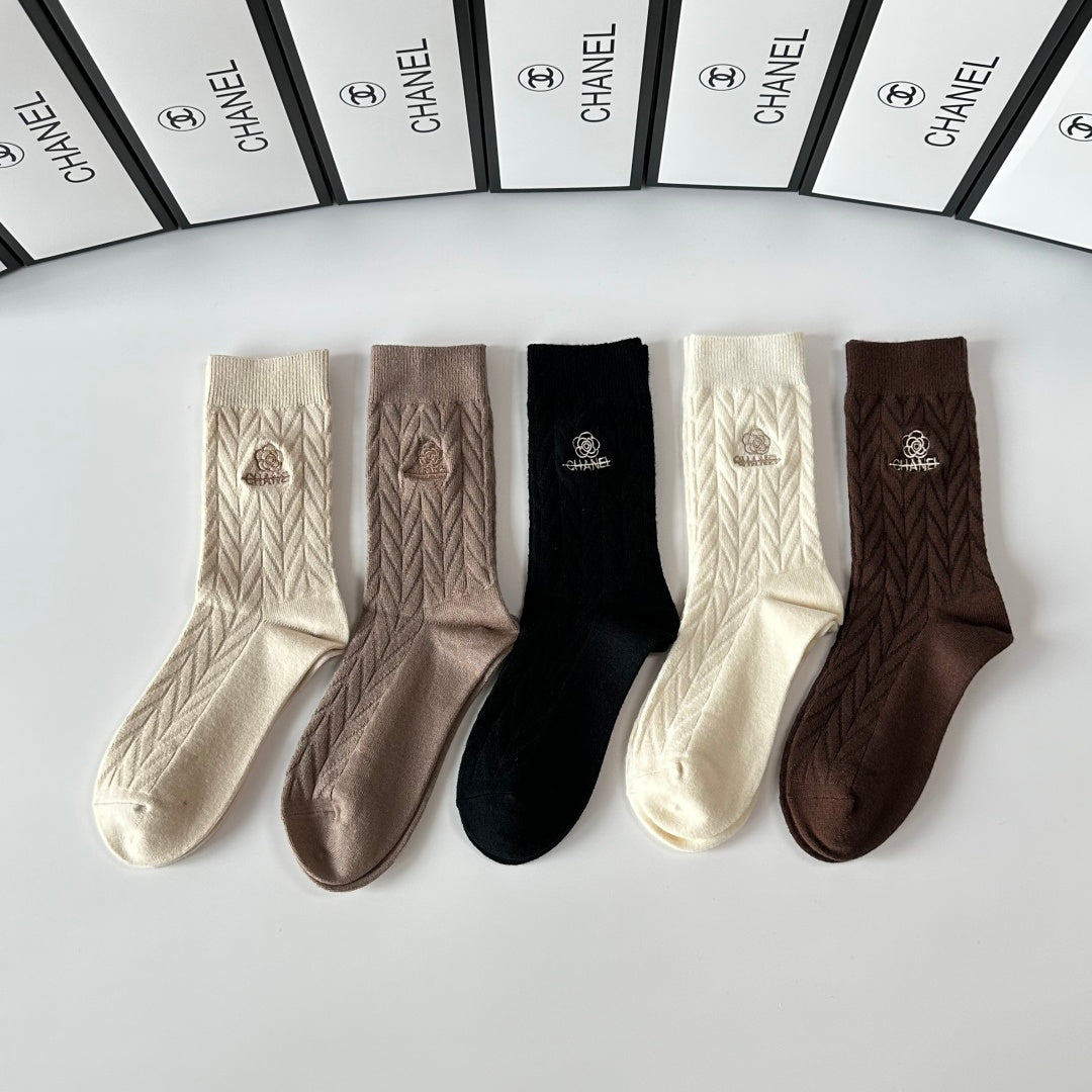 Chanel cable knit earth tone pattern crew socks - view 1