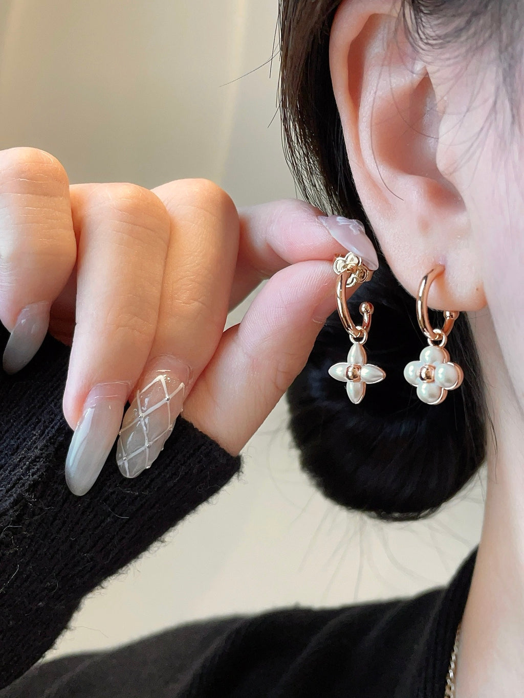 Louis Vuitton White Flower Earrings - album image 1