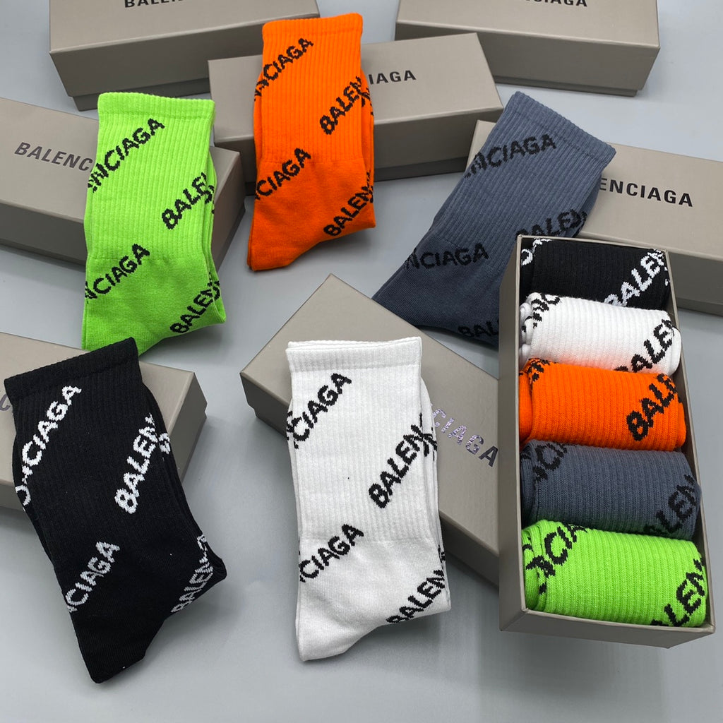 Balenciaga diagonal lettering crew socks - view 9