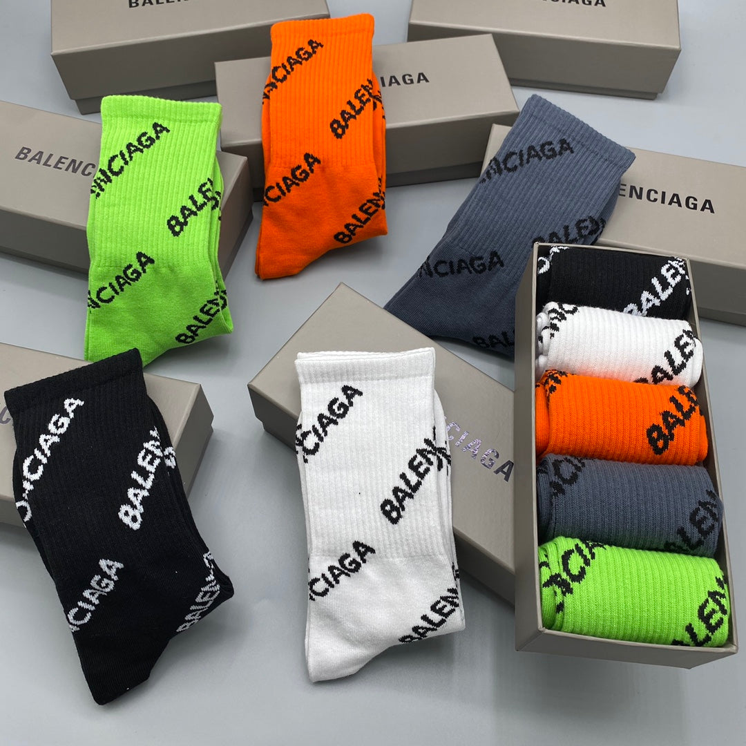 Balenciaga diagonal lettering crew socks - view 9