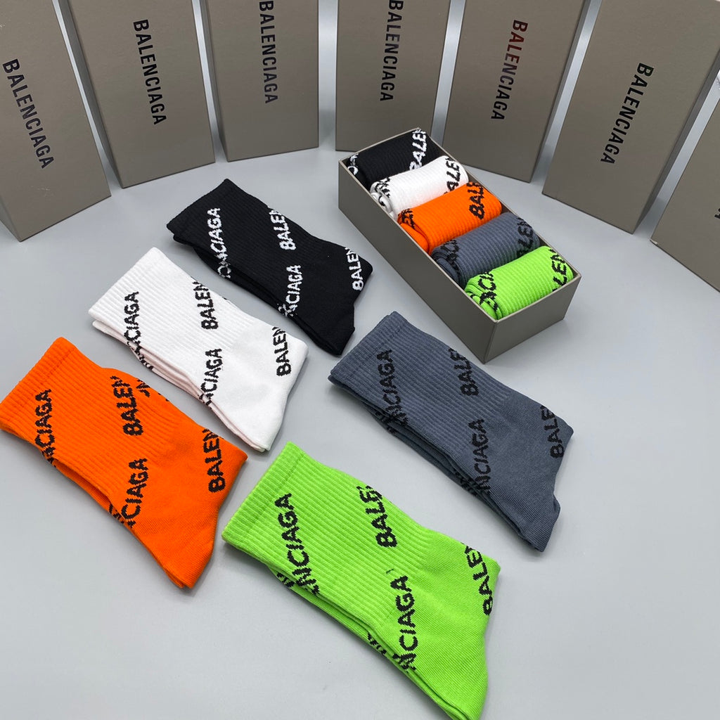 Balenciaga diagonal lettering crew socks - view 8