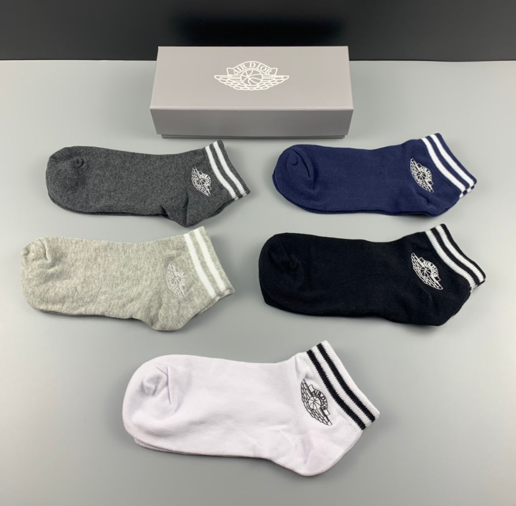 Jordan wing emblem stripes ankle socks - view 2