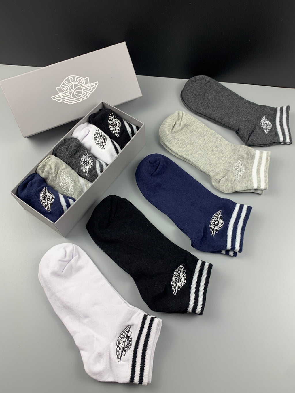 Jordan wing emblem stripes ankle socks - view 8