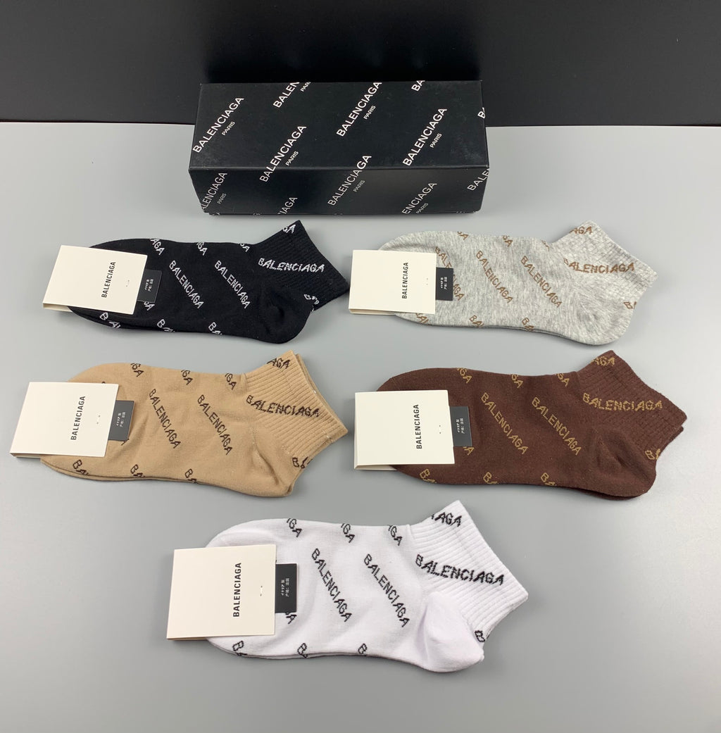 Balenciaga diagonal letter print ankle socks - view 2