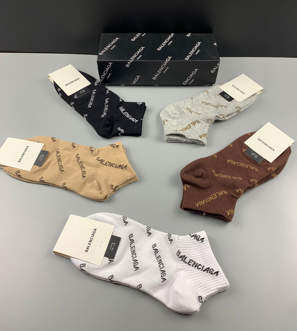 Balenciaga diagonal letter print ankle socks - view 3