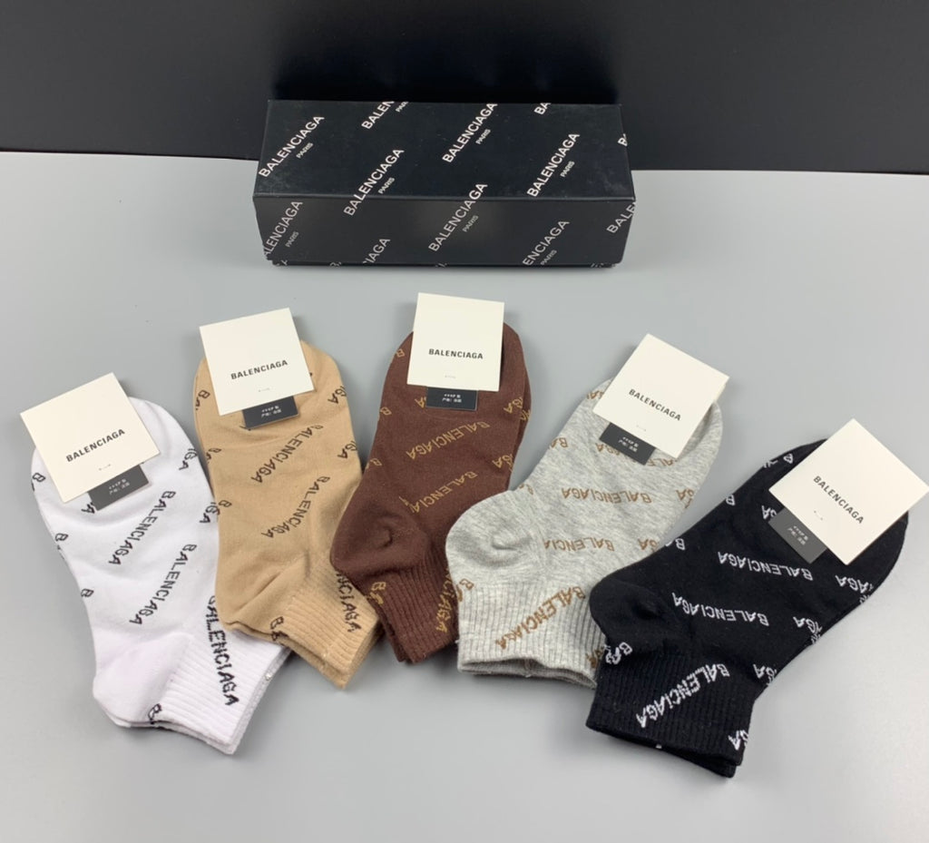 Balenciaga diagonal letter print ankle socks - view 4