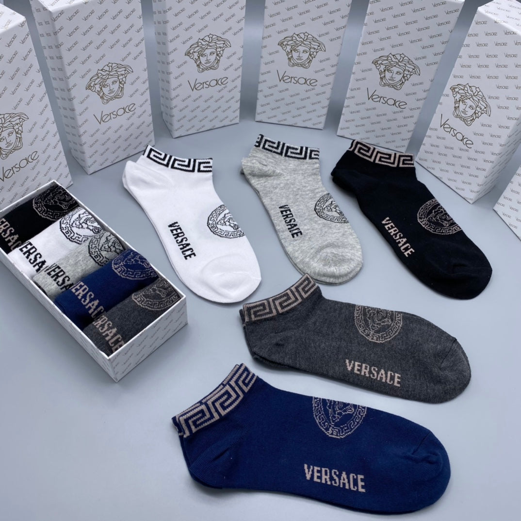 Versace circular medusa print ankle socks - view 8