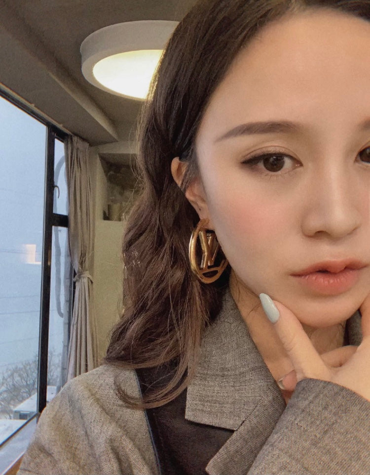 Louis Vuitton Circular Polished Earrings - album image 9