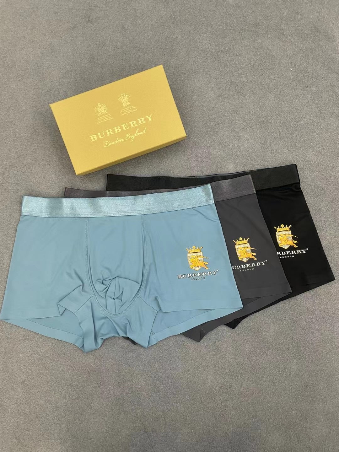 Burberry boxed gold heraldic crest boxer briefs - view 5