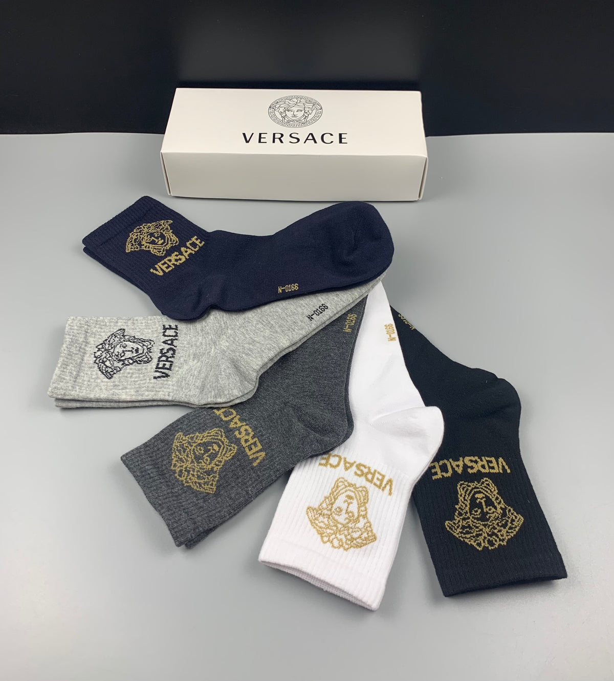 Versace small medusa wordmark crew socks - view 3