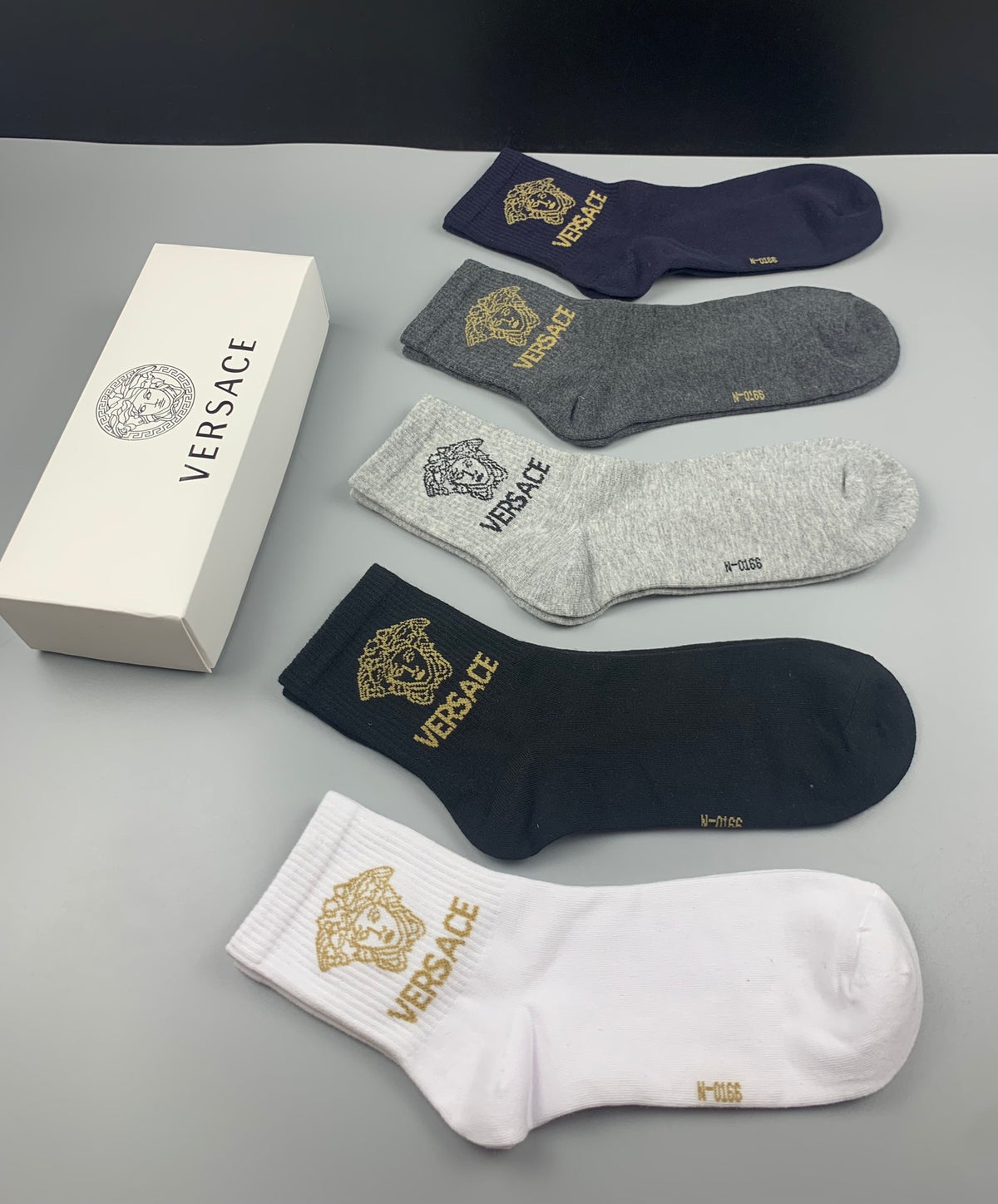 Versace small medusa wordmark crew socks - view 5