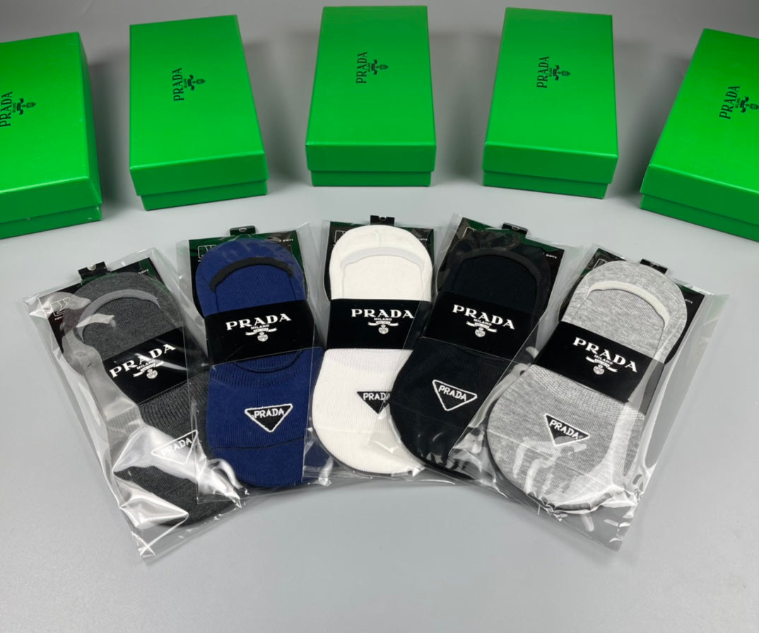 Prada low cut triangle wordmark ankle socks - view 2