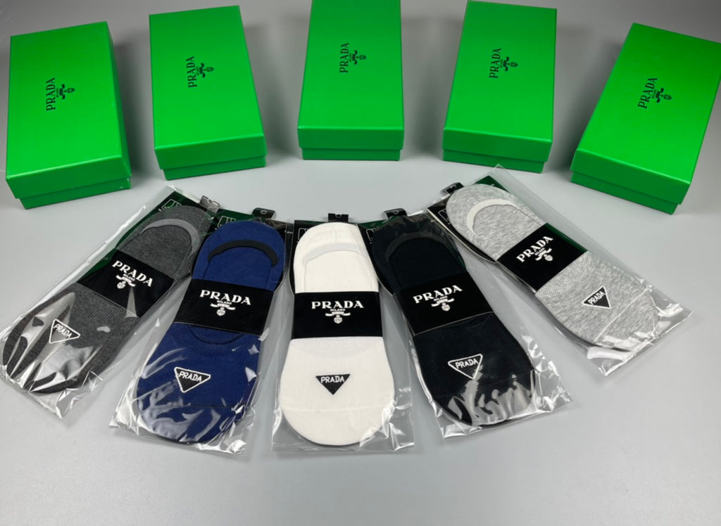 Prada low cut triangle wordmark ankle socks - view 1