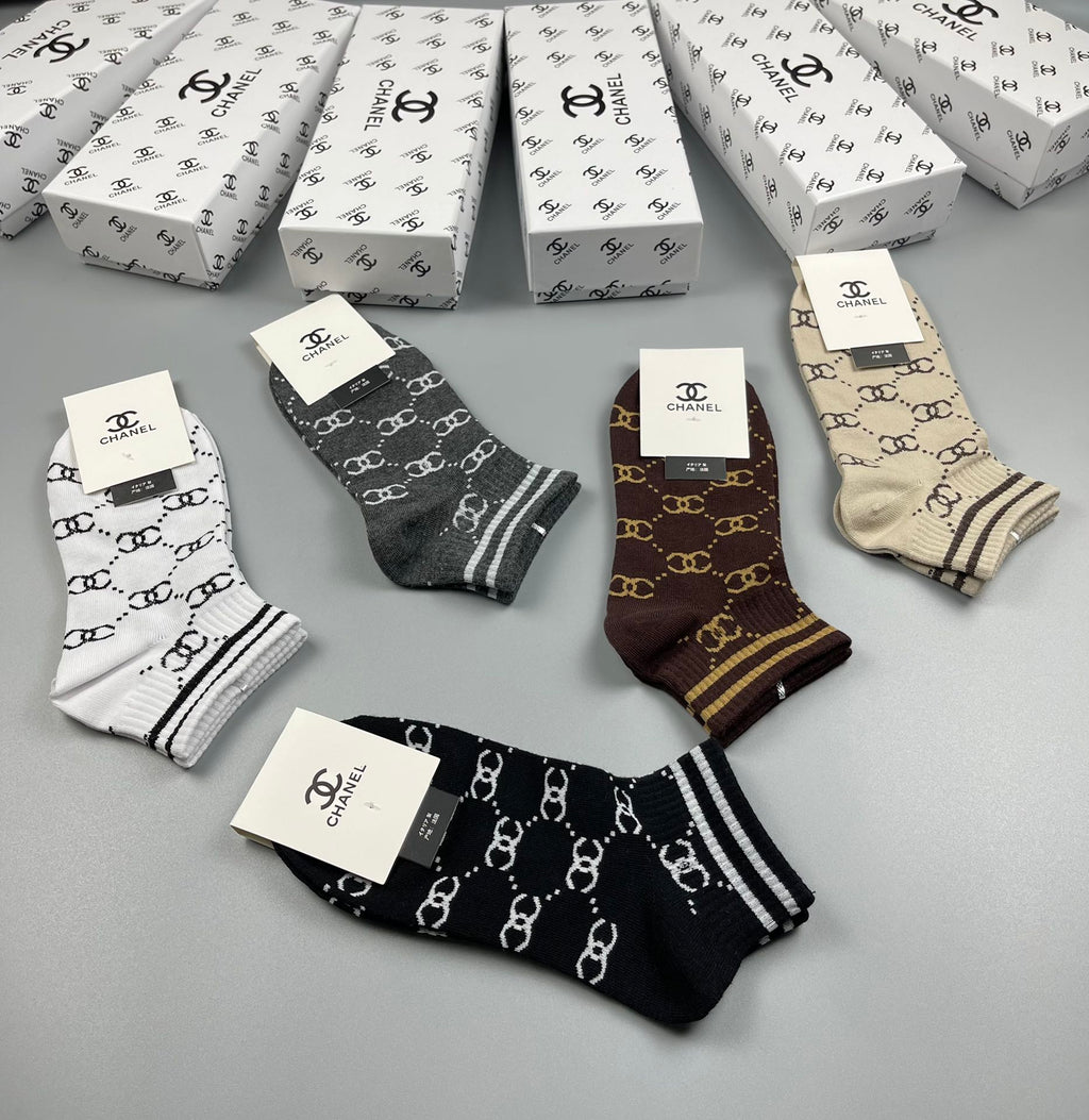 Chanel repeated diamond emblem ankle socks - view 4