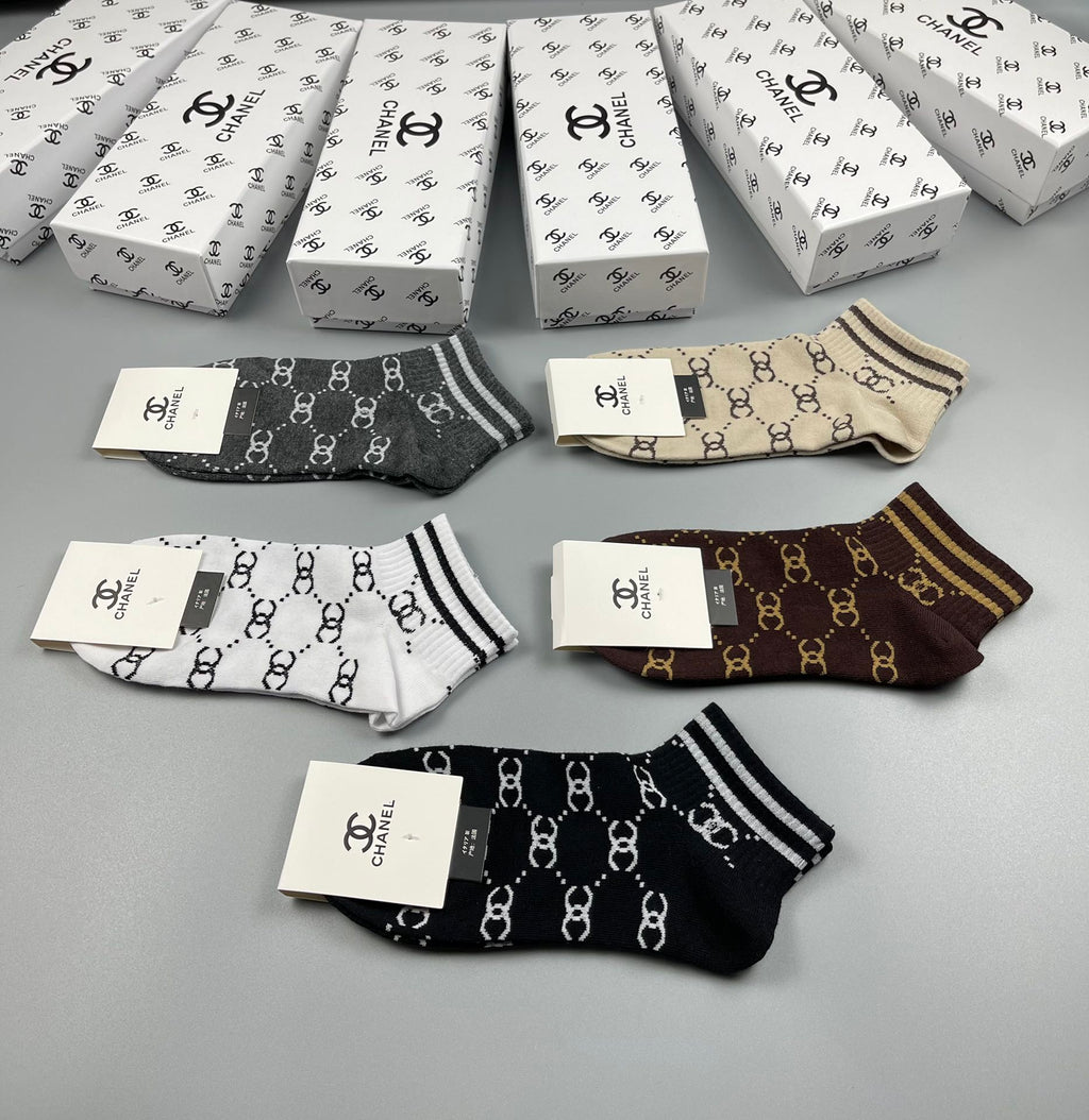 Chanel repeated diamond emblem ankle socks - view 3