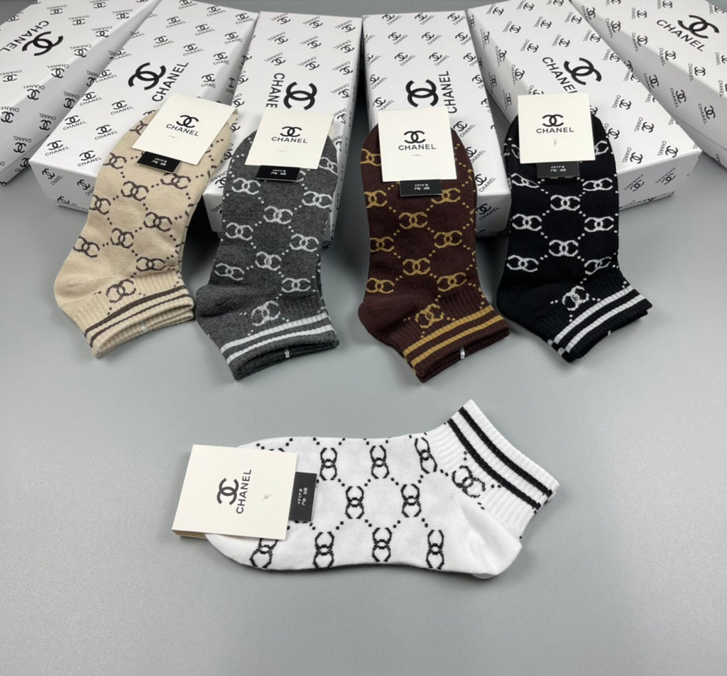 Chanel repeated diamond emblem ankle socks - view 5