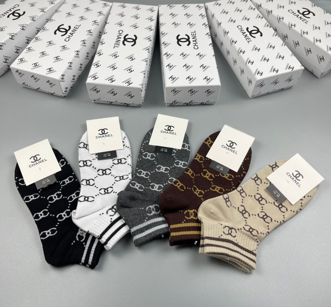Chanel repeated diamond emblem ankle socks - view 2
