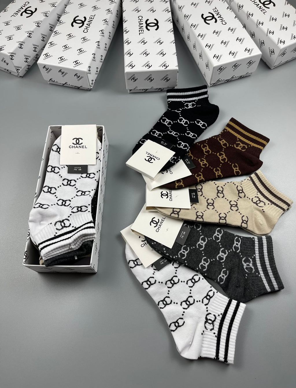 Chanel repeated diamond emblem ankle socks - view 9