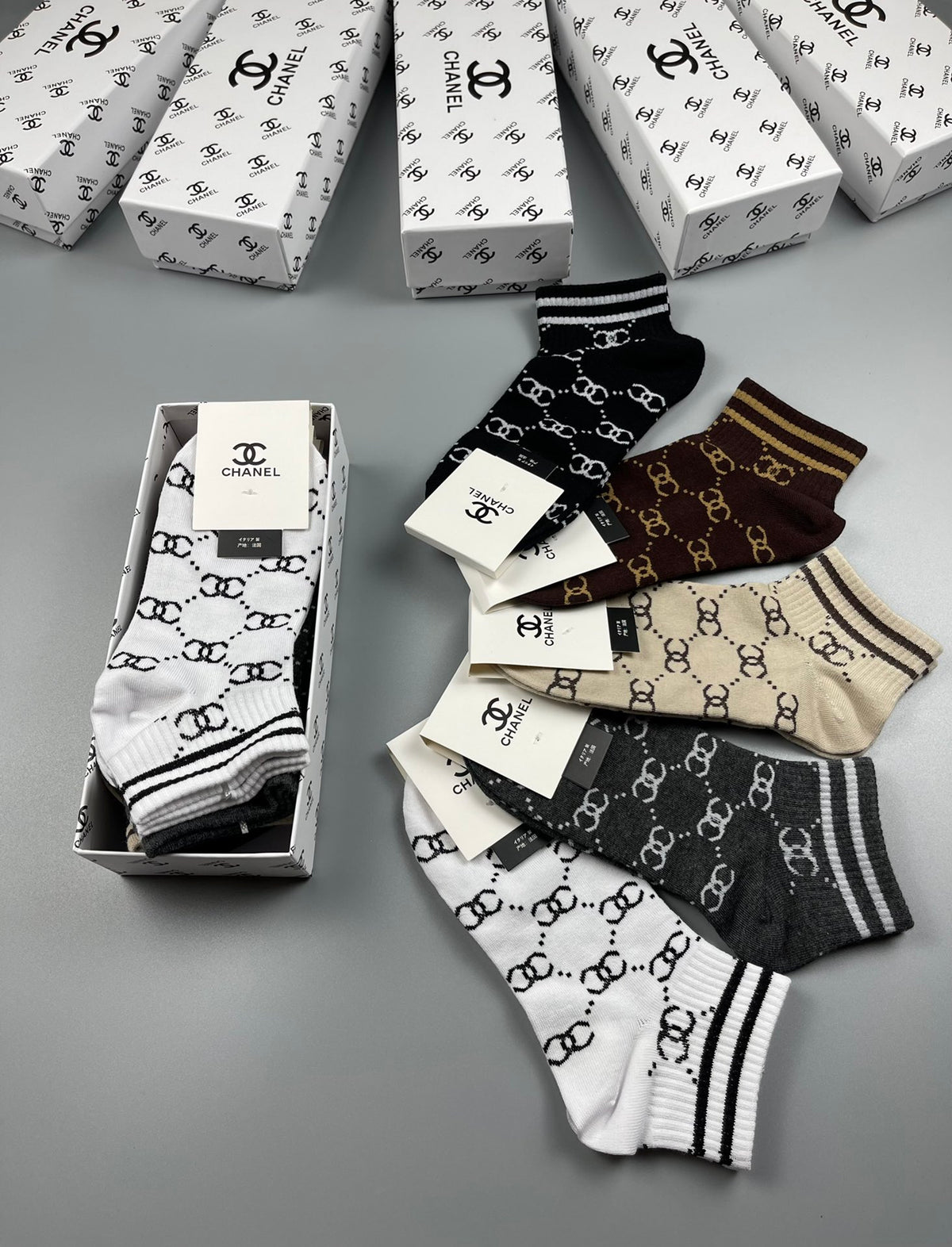 Chanel repeated diamond emblem ankle socks - view 9