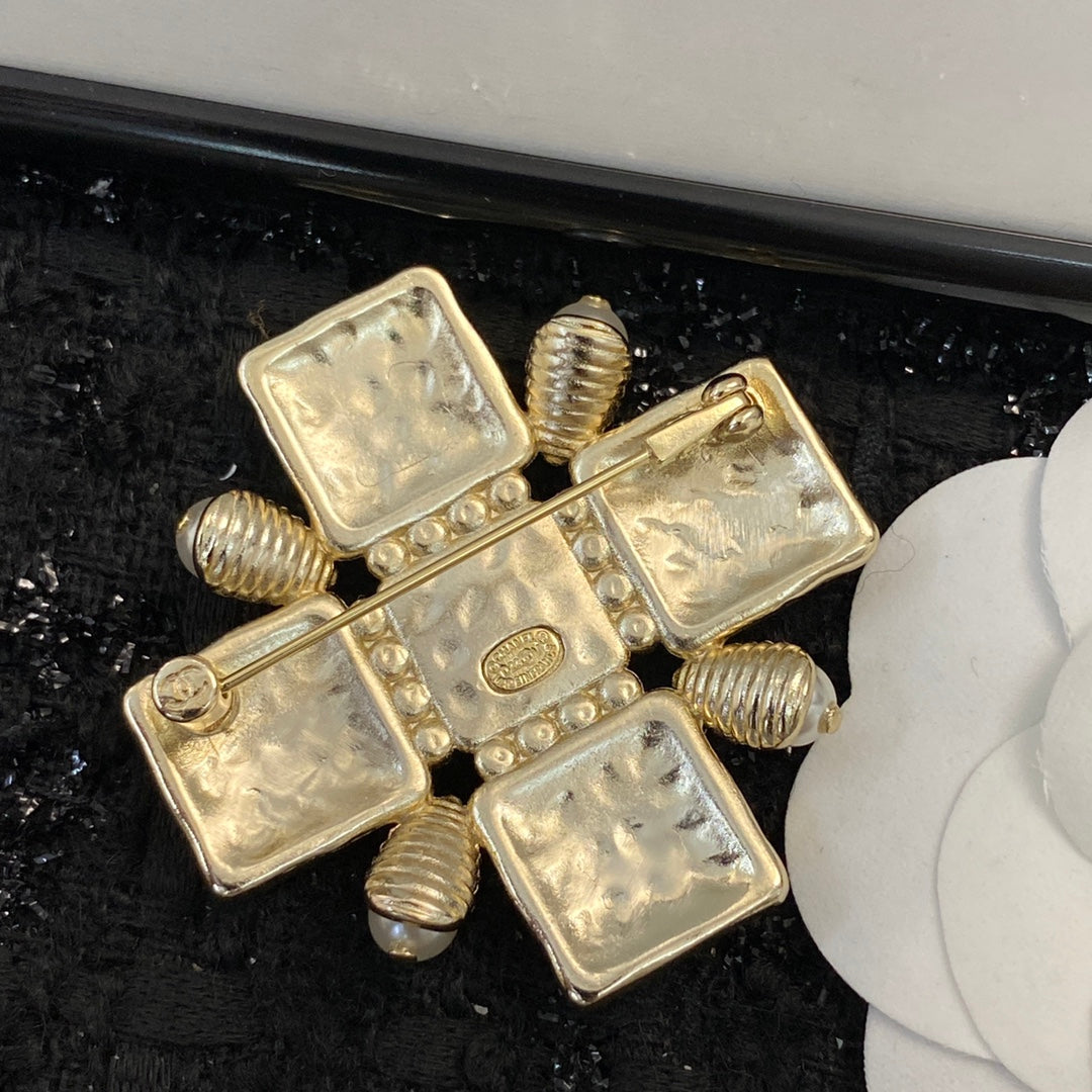 Chanel Enamel Pearl Brooch - album image 5
