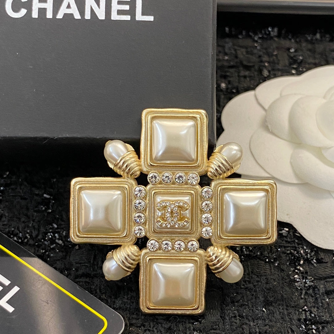 Chanel Enamel Pearl Brooch - album image 2