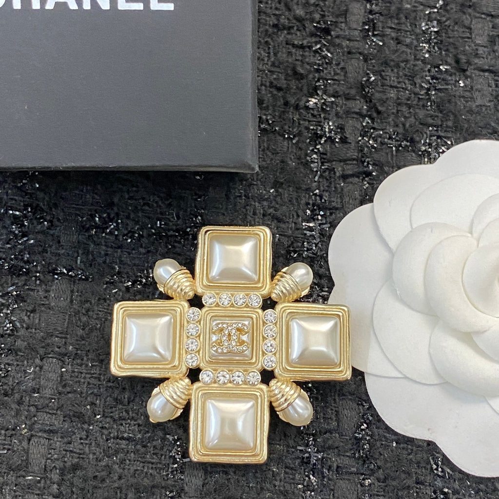 Chanel Enamel Pearl Brooch - album image 1